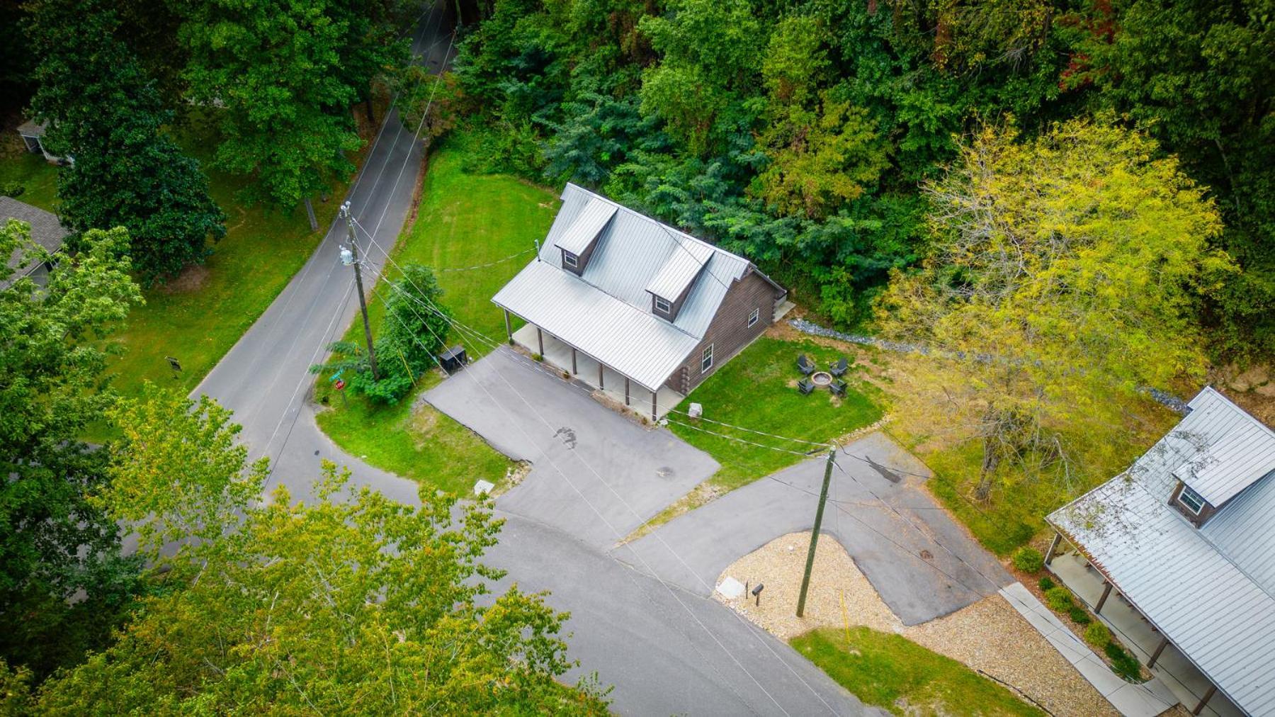 Bear Clubhouse Hot Tub, 1mile From The Parkway, 900 In Free Tickets! Pigeon Forge